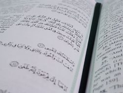 Menghindari Memaknai Ayat-Ayat Mutasyabihat